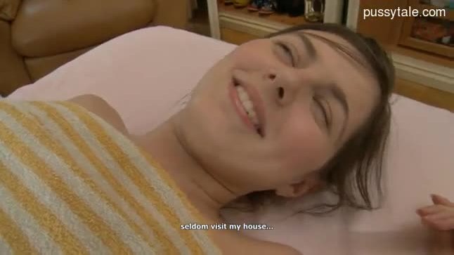 Cute teenie pussytomouth